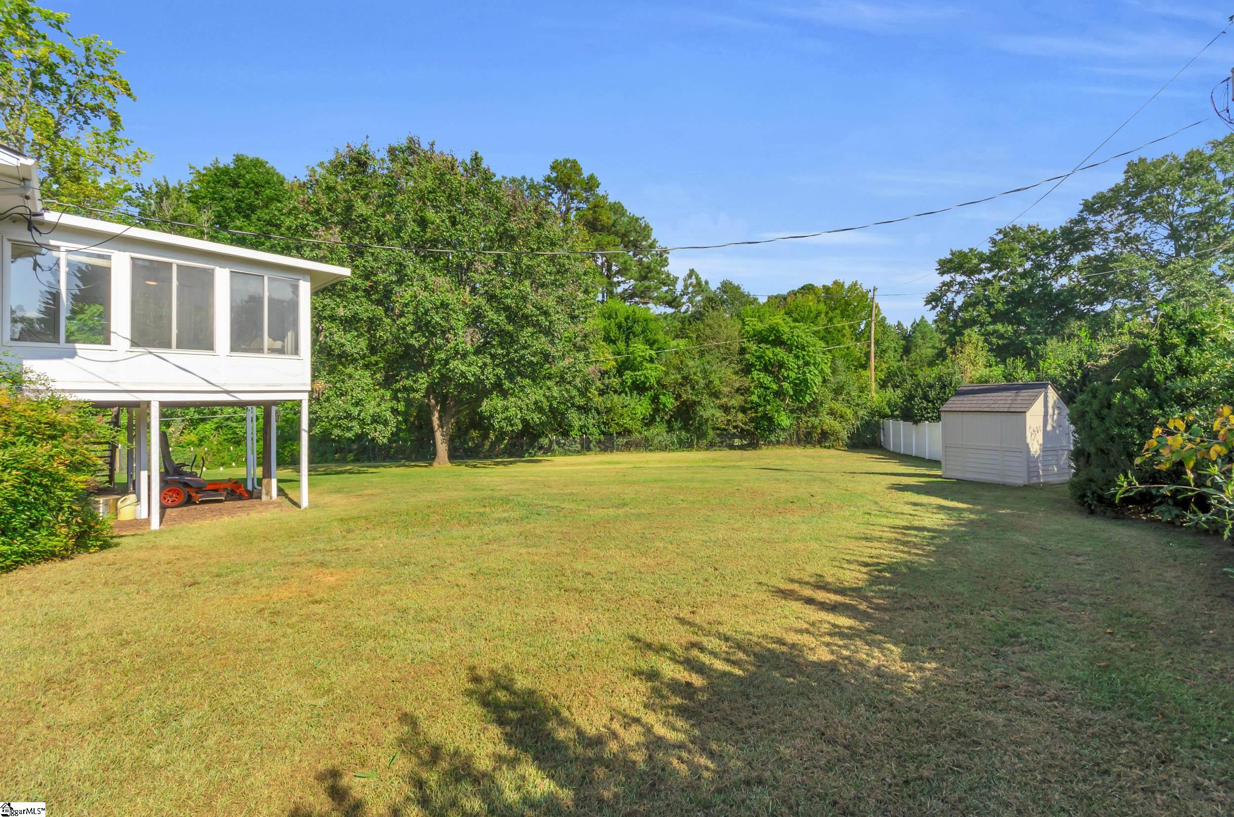 8 Knoll Circle