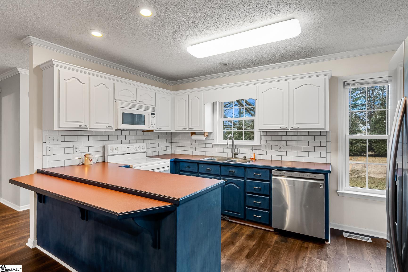 1447 Three Bridges Road
