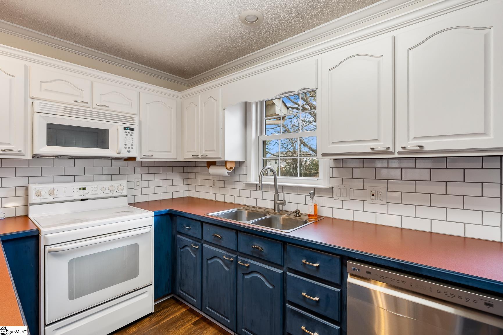 1447 Three Bridges Road