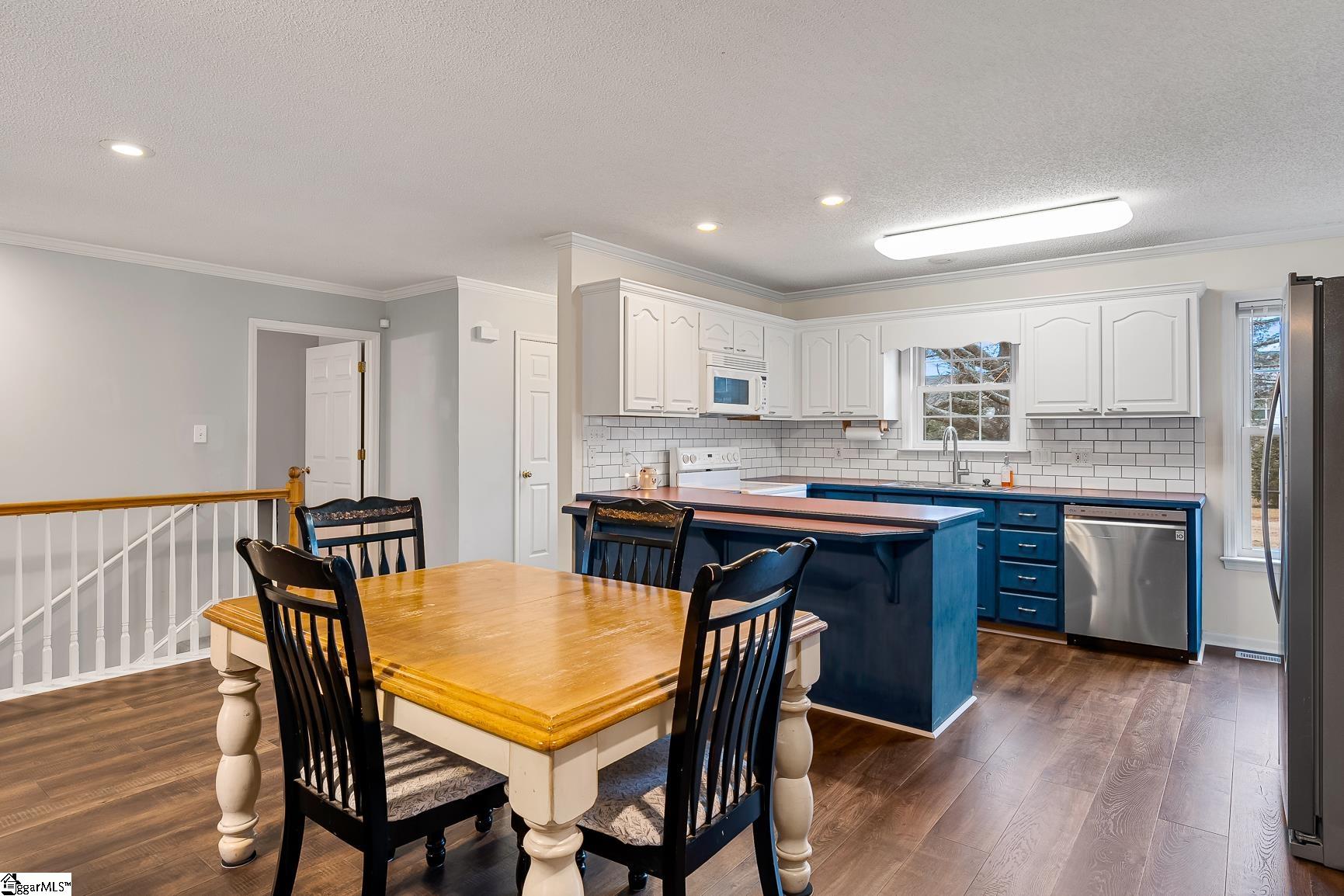 1447 Three Bridges Road