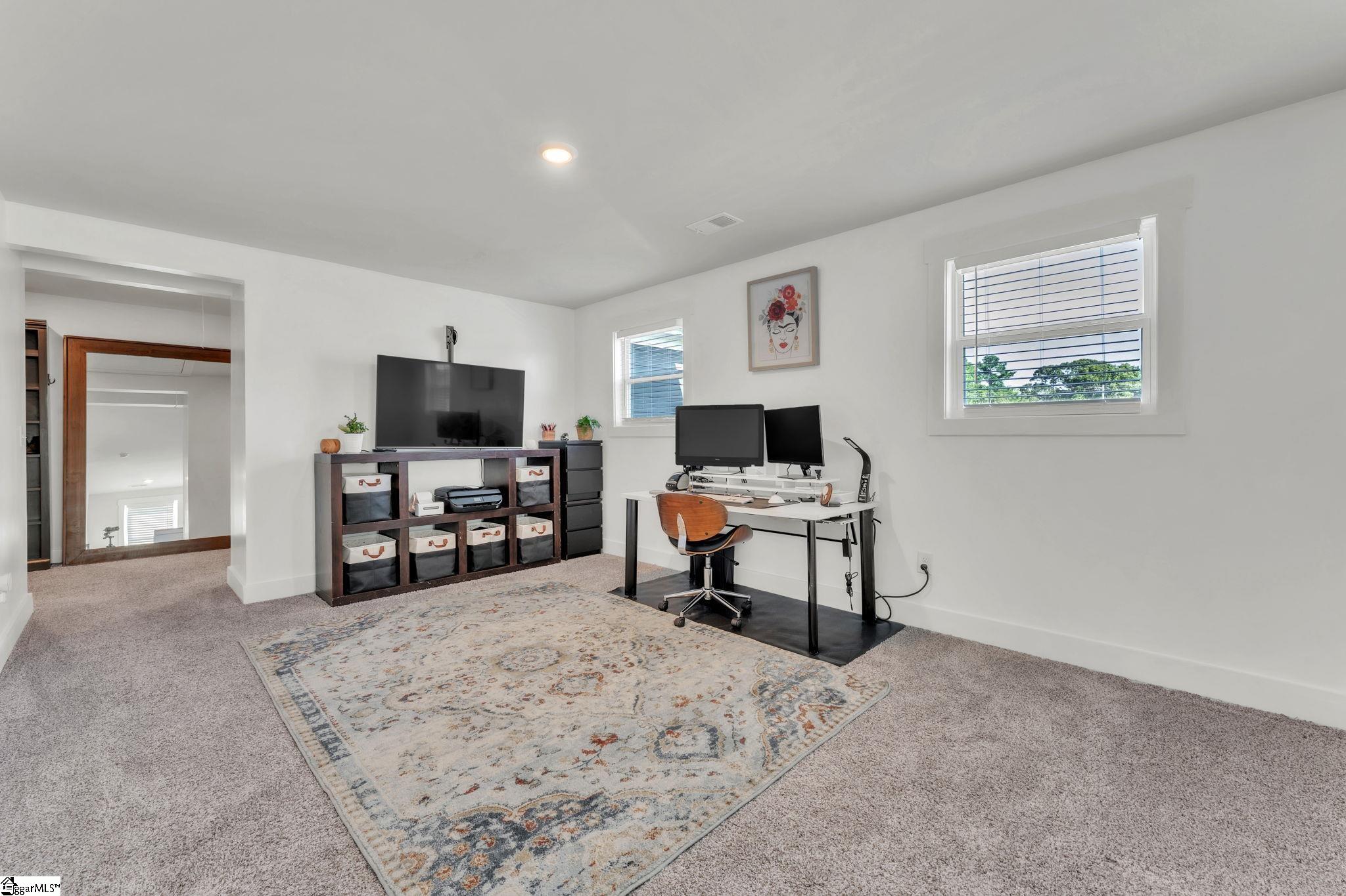 328 Roderick Lane