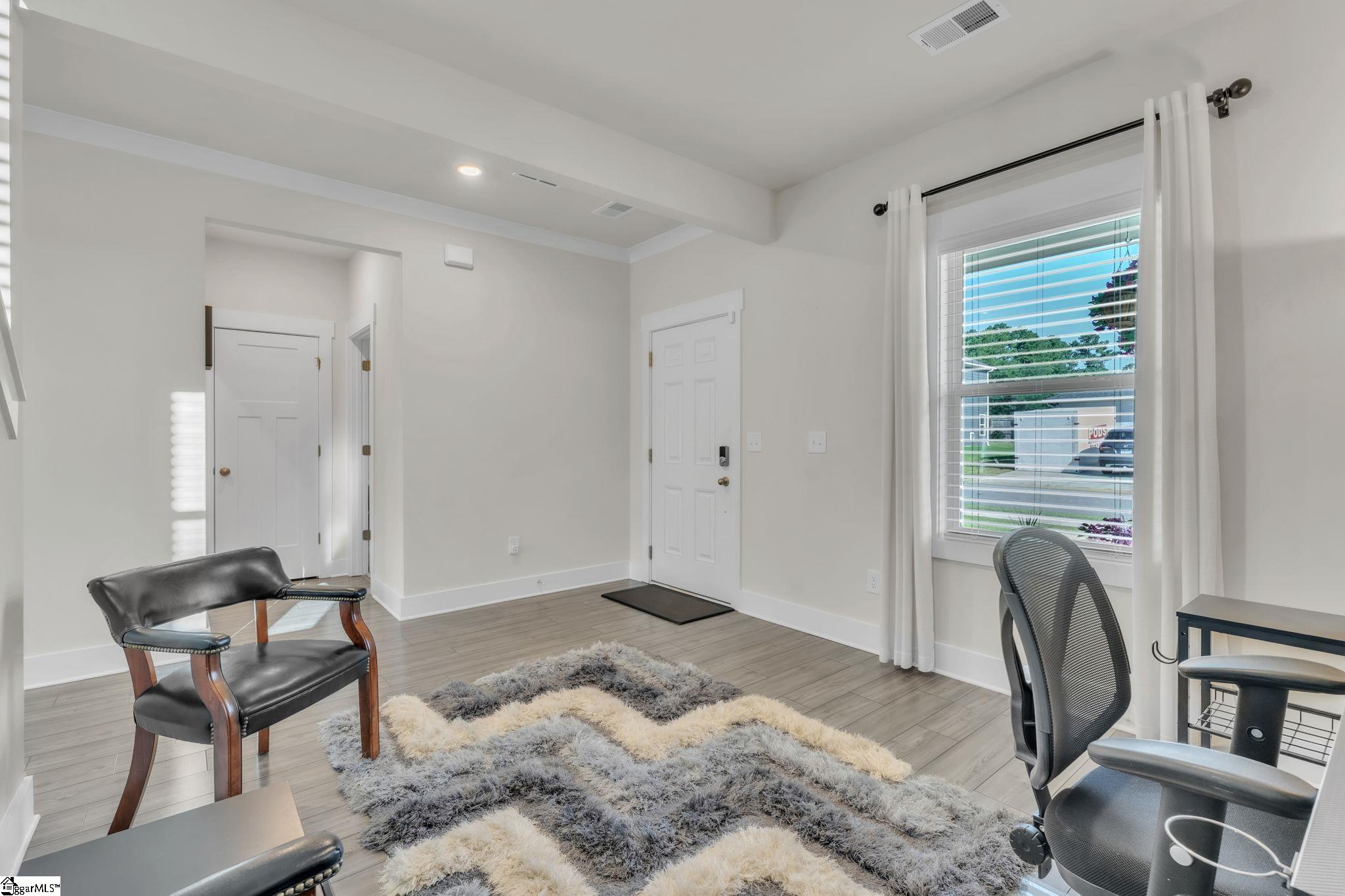 328 Roderick Lane