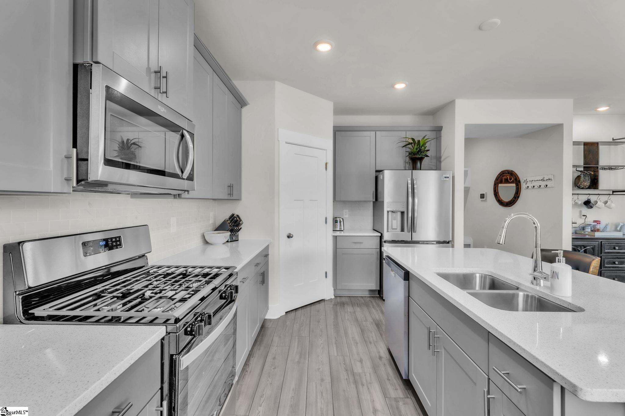 328 Roderick Lane