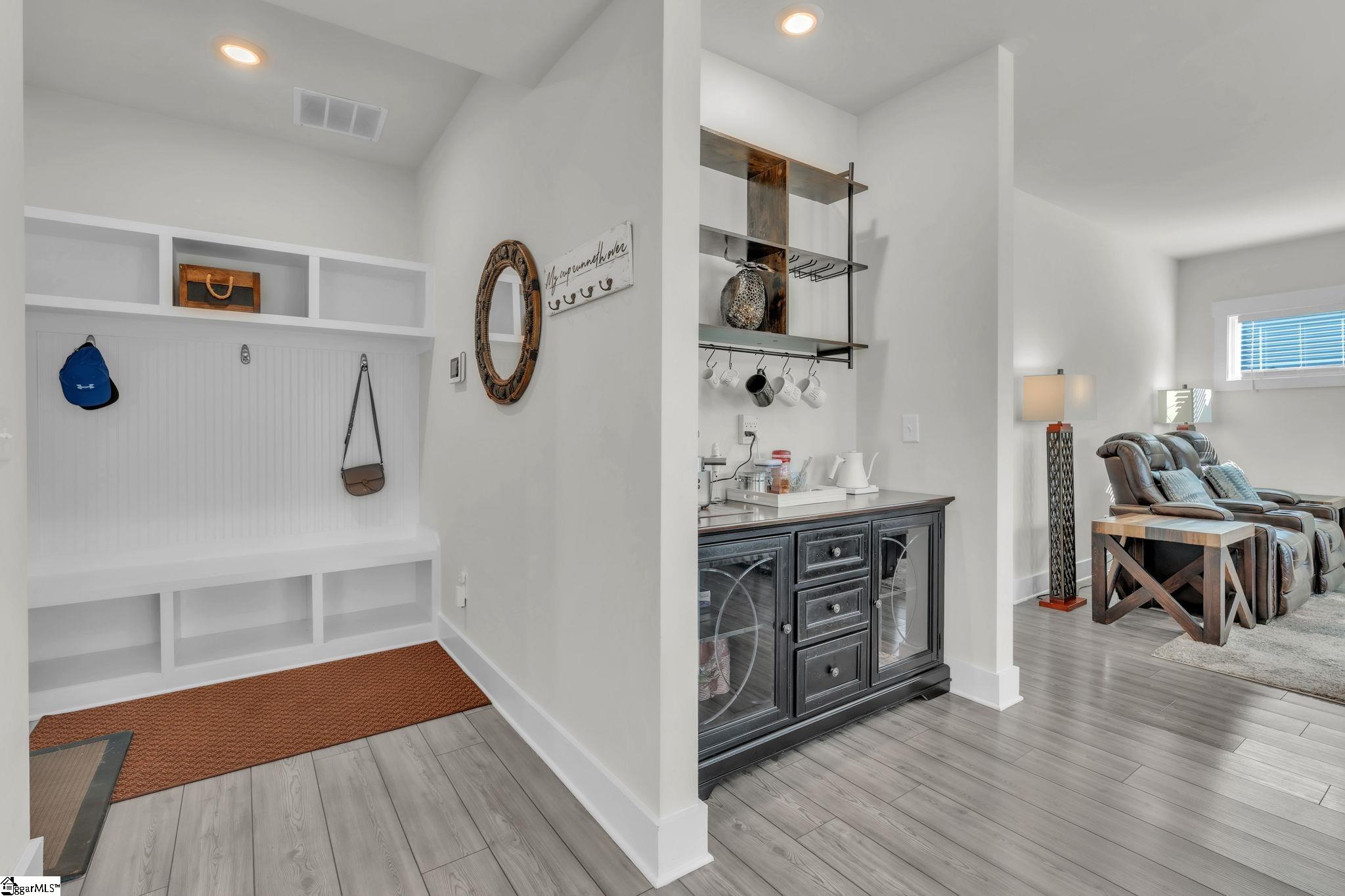 328 Roderick Lane