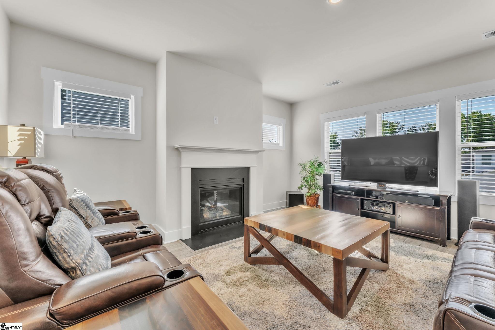 328 Roderick Lane