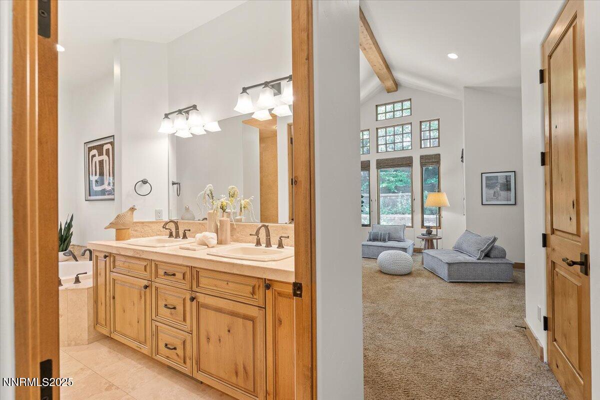 5695 Alpinista Circle