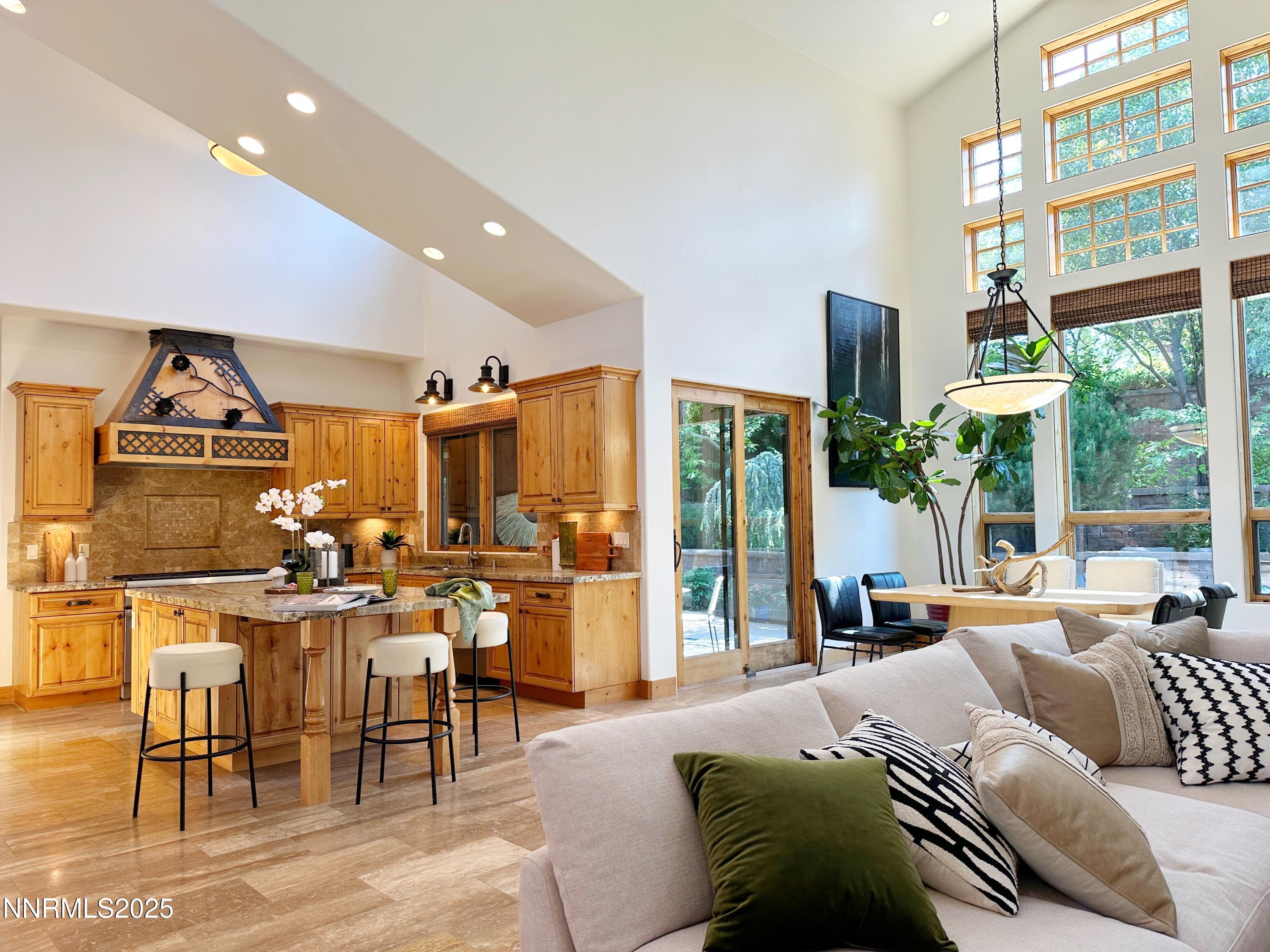 5695 Alpinista Circle
