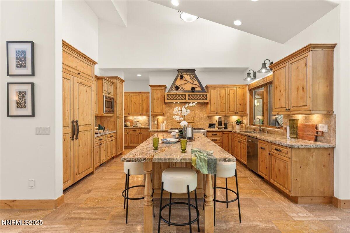 5695 Alpinista Circle