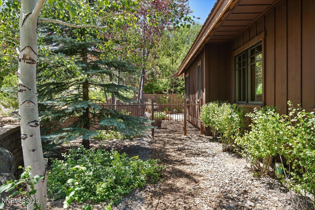 5695 Alpinista Circle