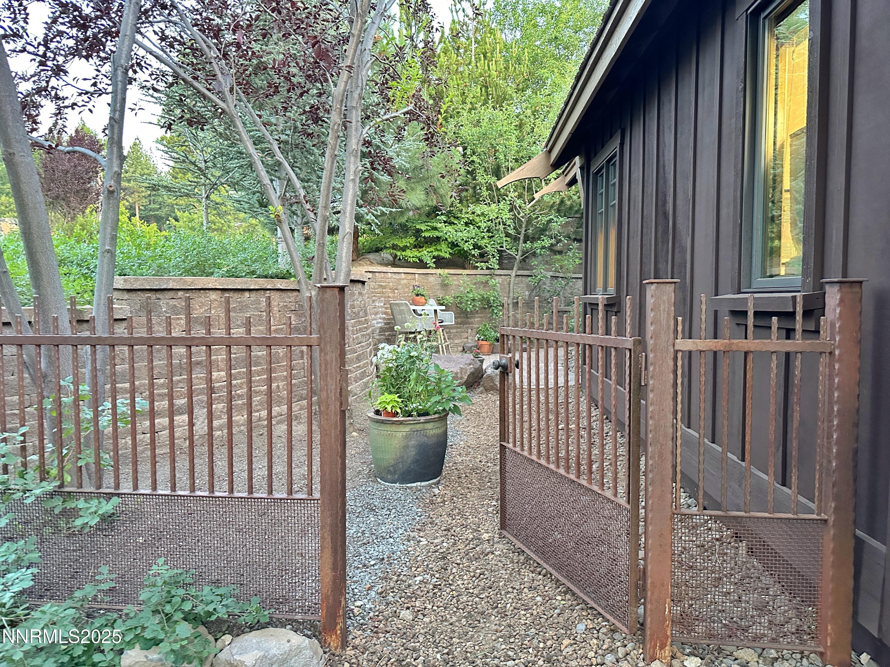 5695 Alpinista Circle