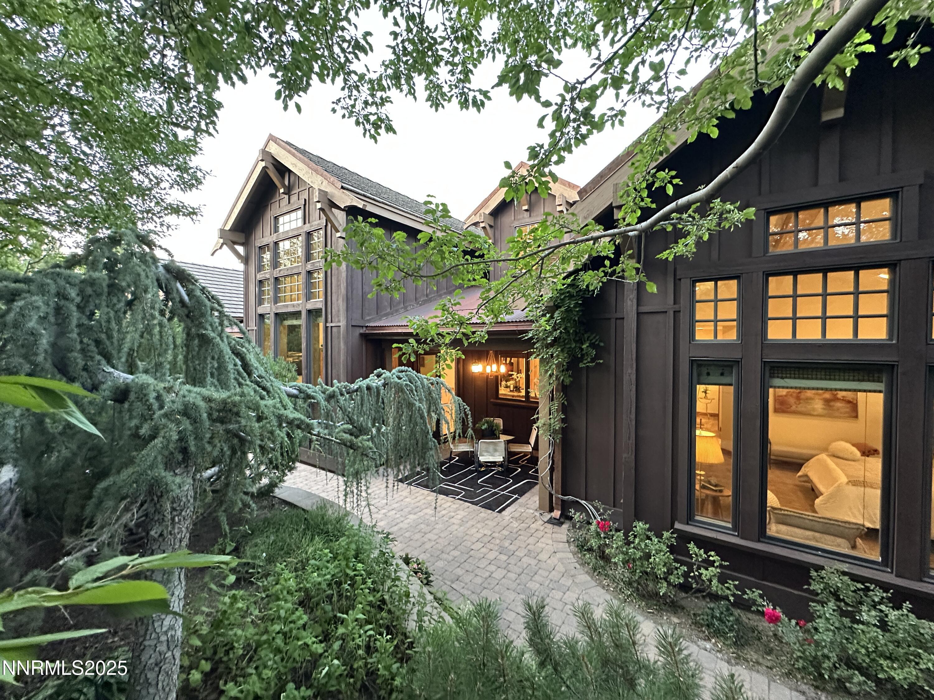 5695 Alpinista Circle