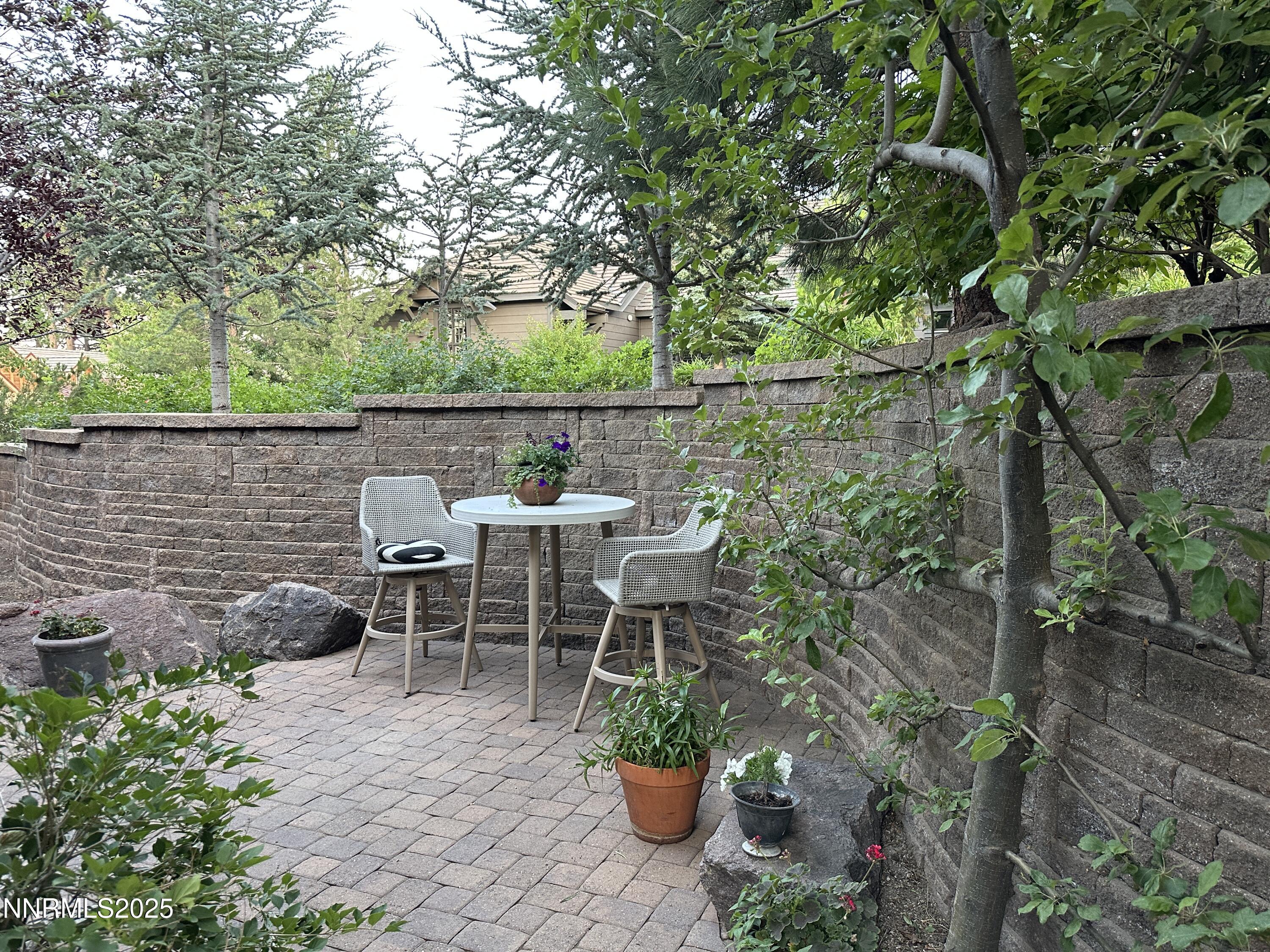 5695 Alpinista Circle