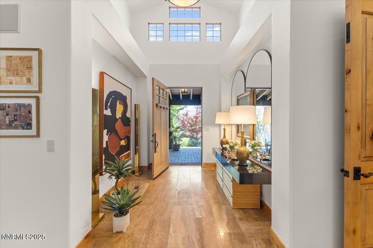 5695 Alpinista Circle
