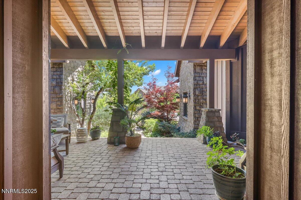 5695 Alpinista Circle