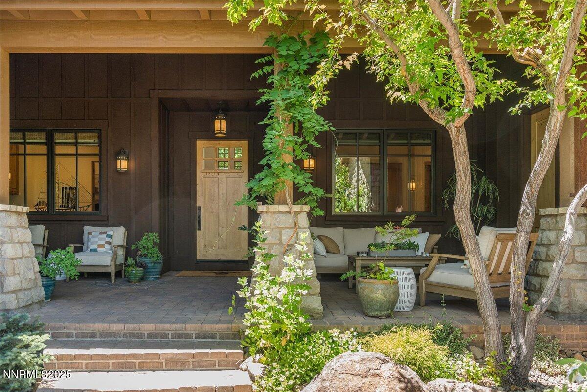5695 Alpinista Circle