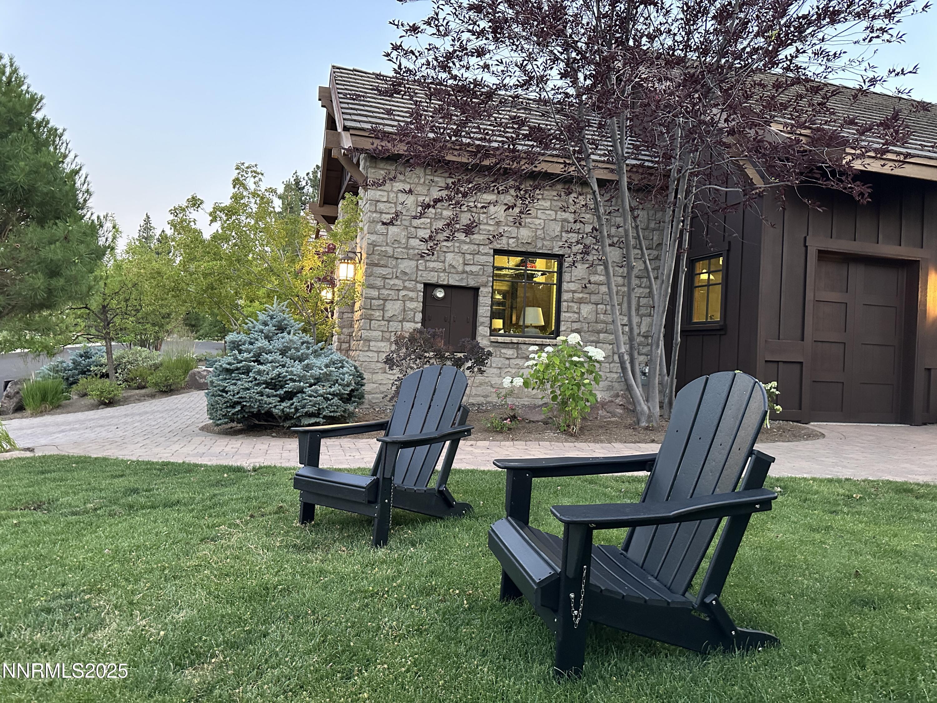 5695 Alpinista Circle