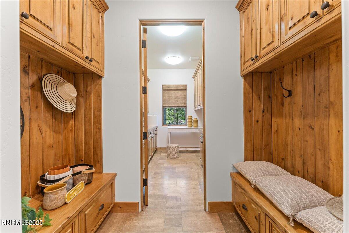 5695 Alpinista Circle