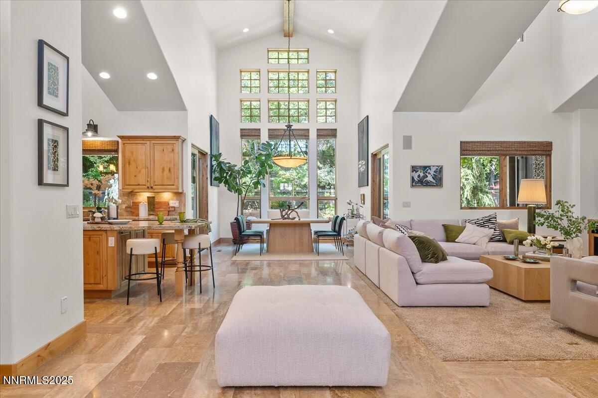 5695 Alpinista Circle