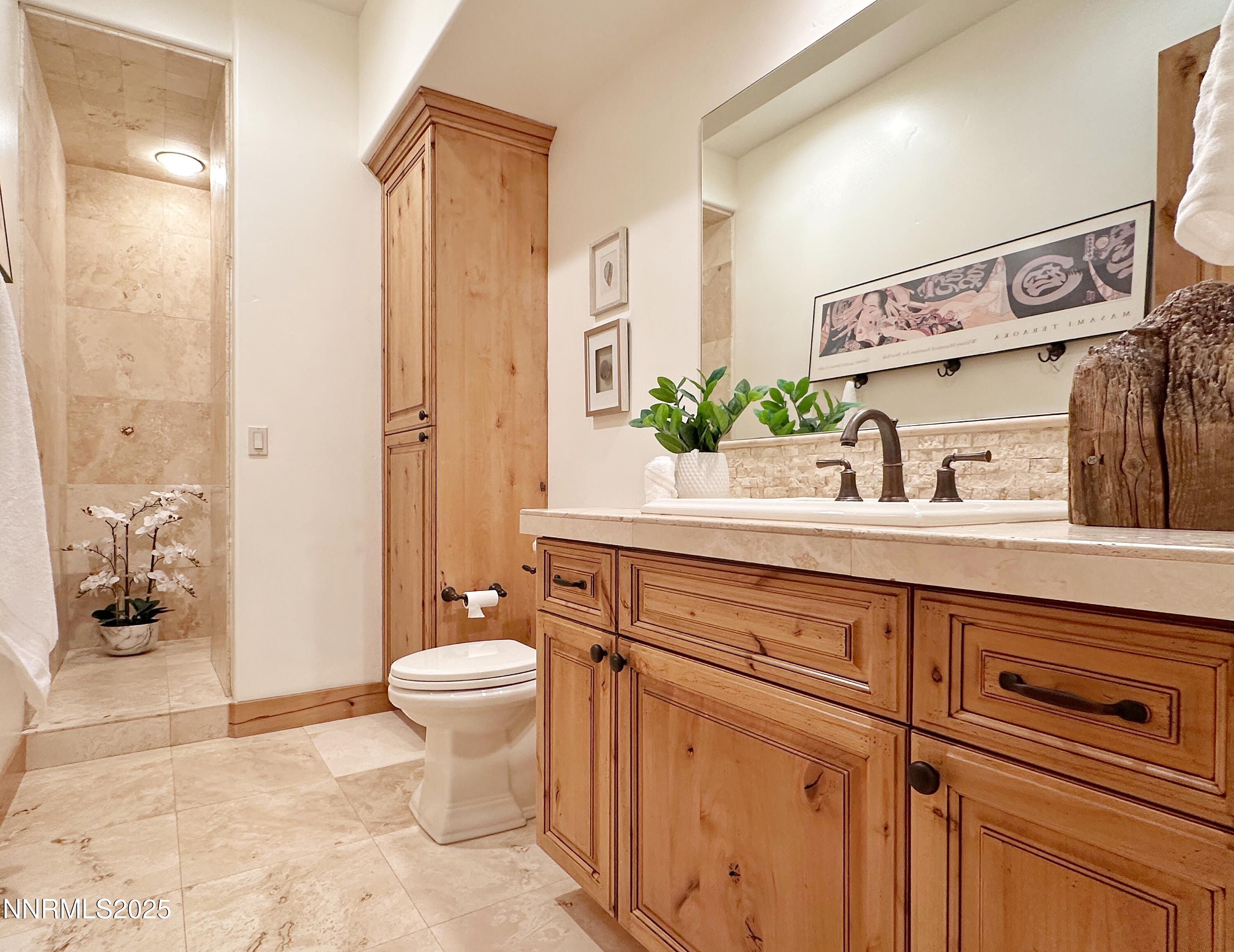 5695 Alpinista Circle