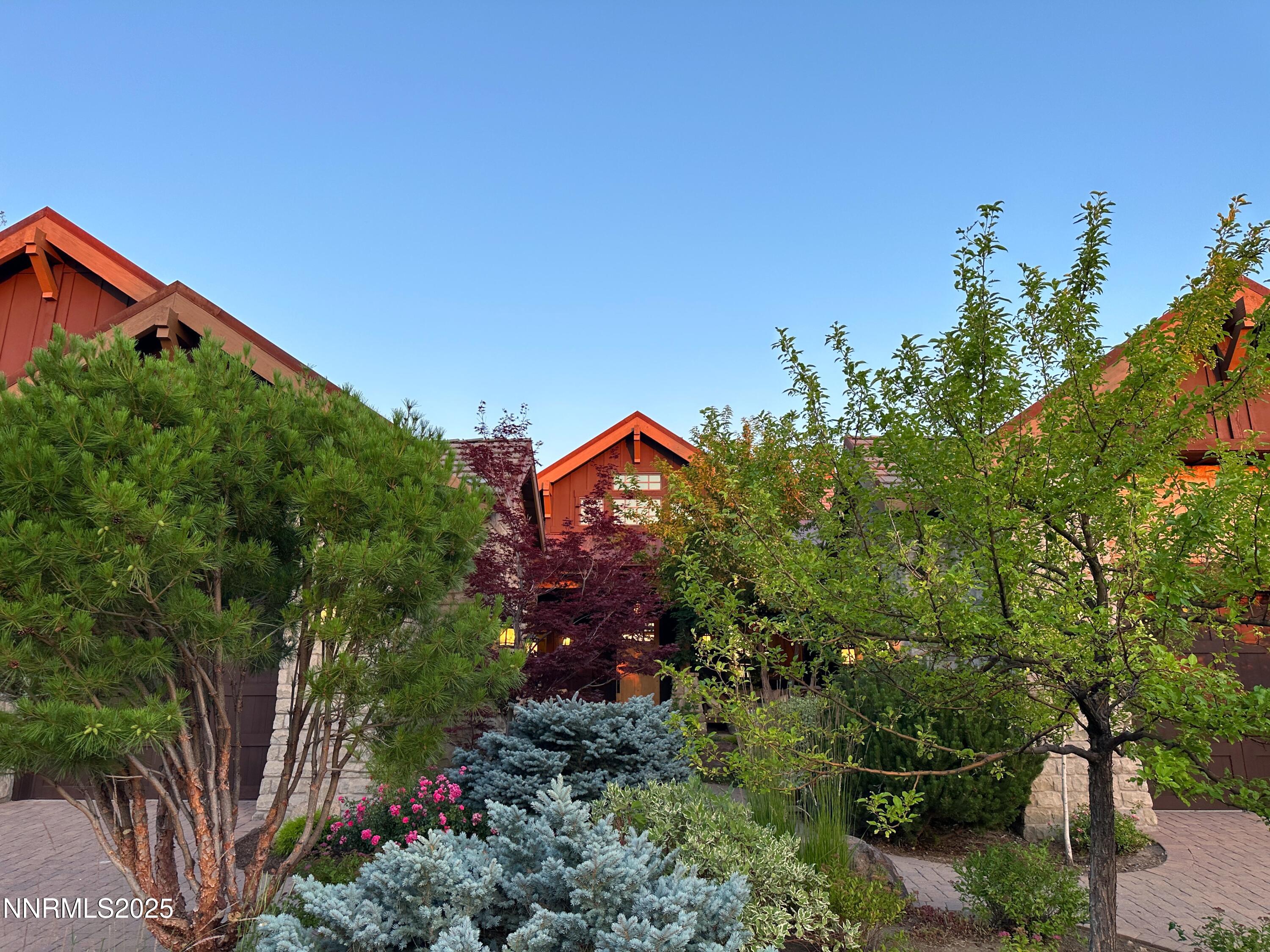 5695 Alpinista Circle