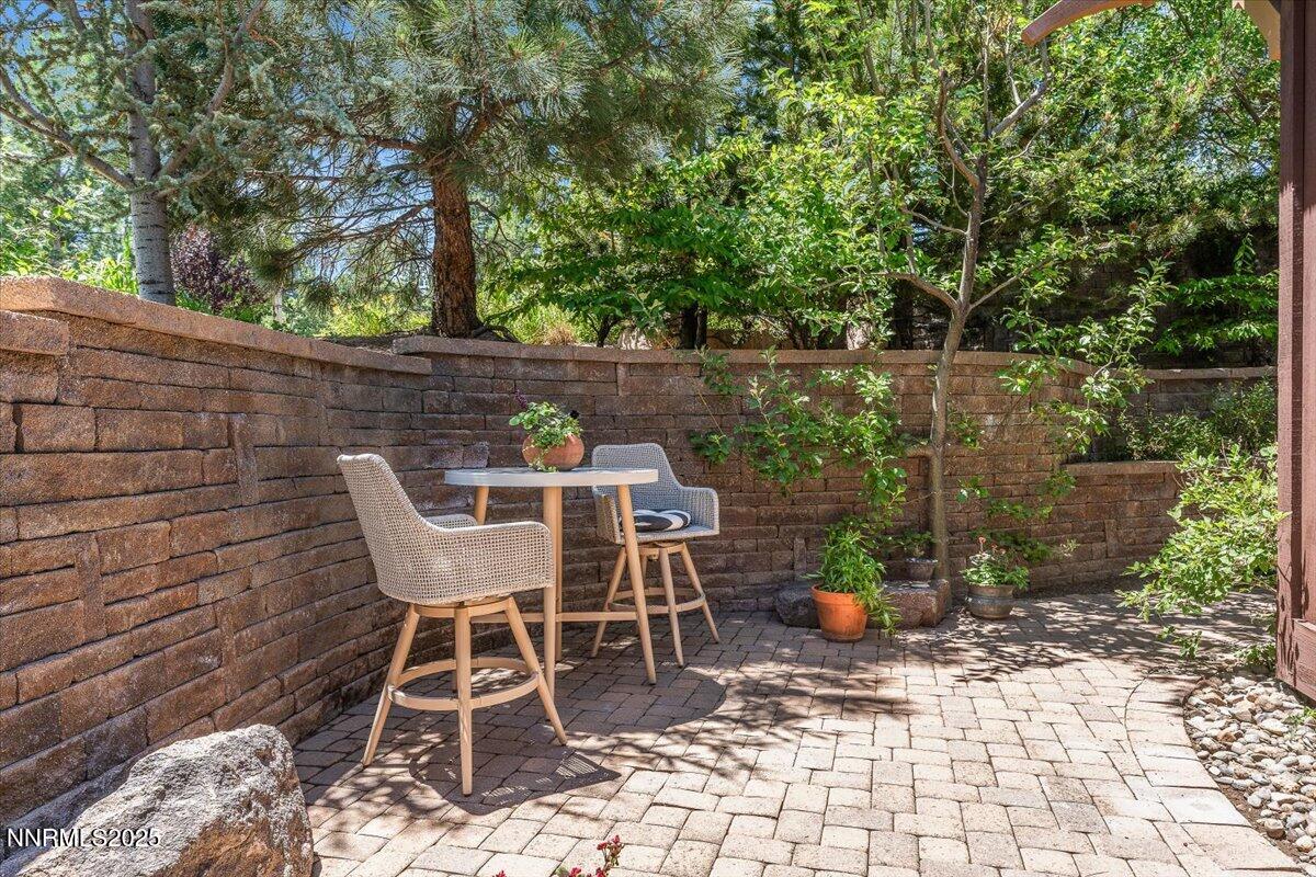 5695 Alpinista Circle