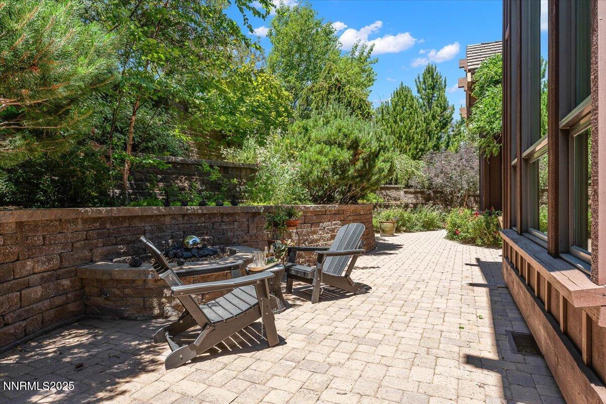 5695 Alpinista Circle