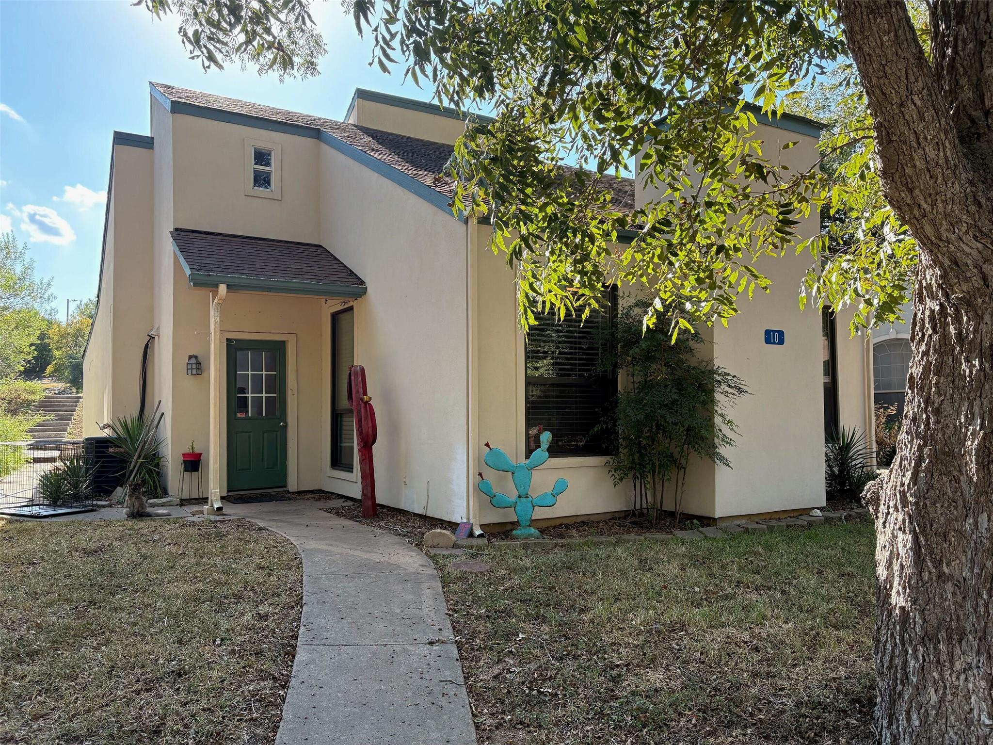 10 Townhouse CIR