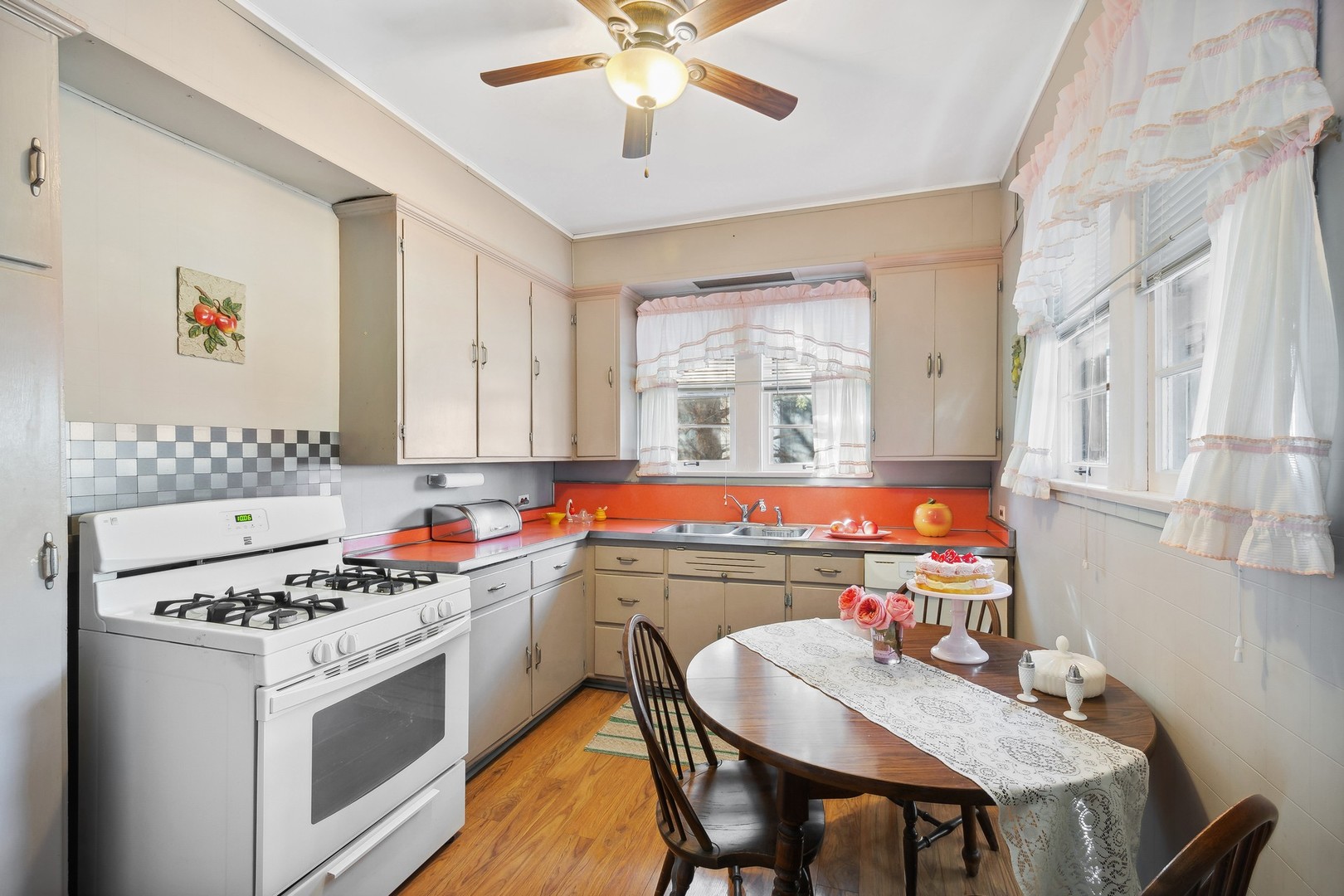 3806 N Lowell Avenue