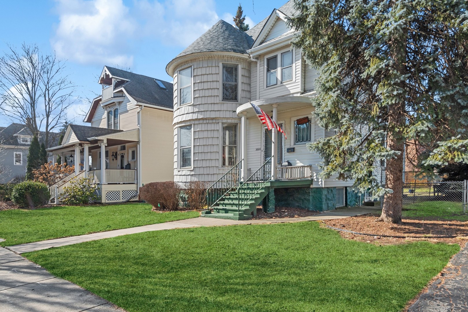 3806 N Lowell Avenue