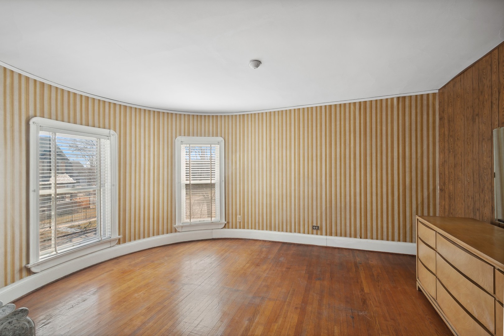 3806 N Lowell Avenue