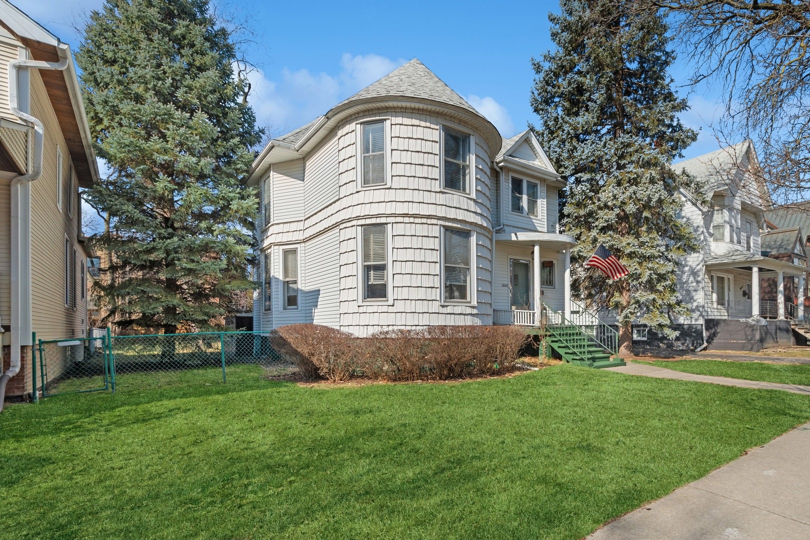 3806 N Lowell Avenue