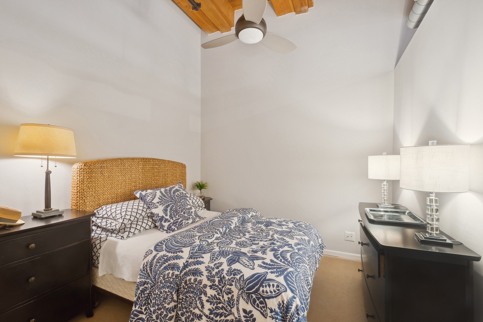 525 W Superior Street Unit: 530