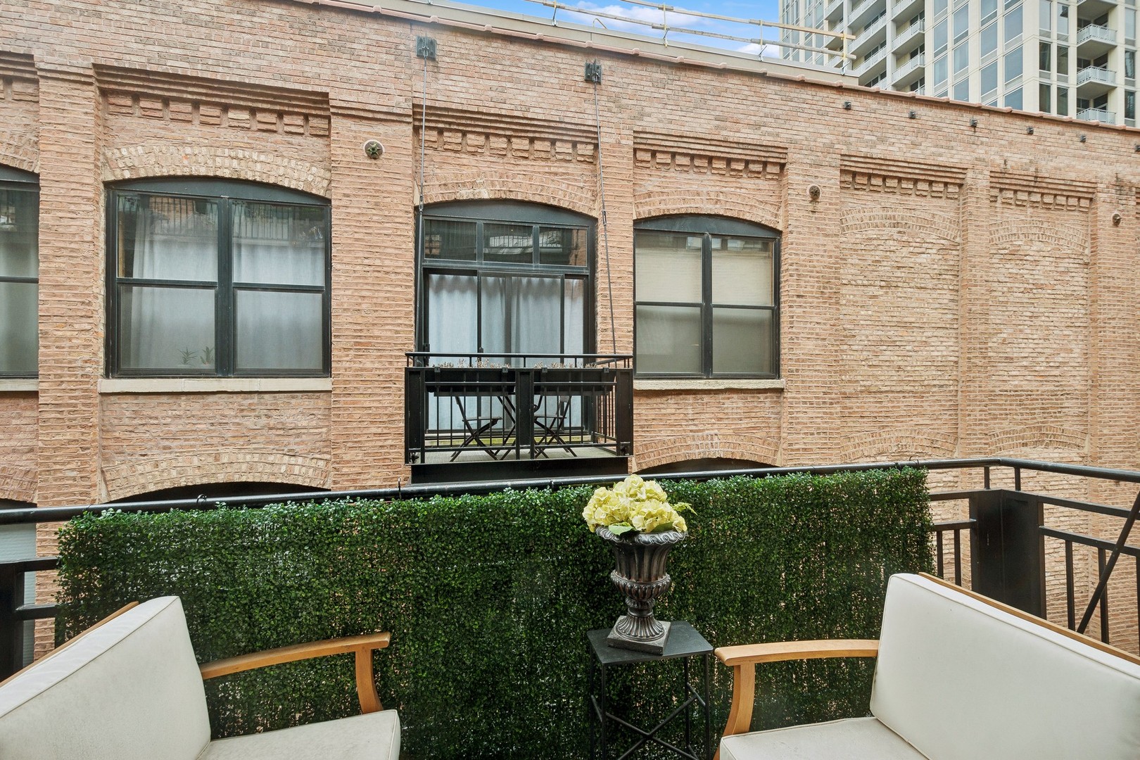 525 W Superior Street Unit: 530