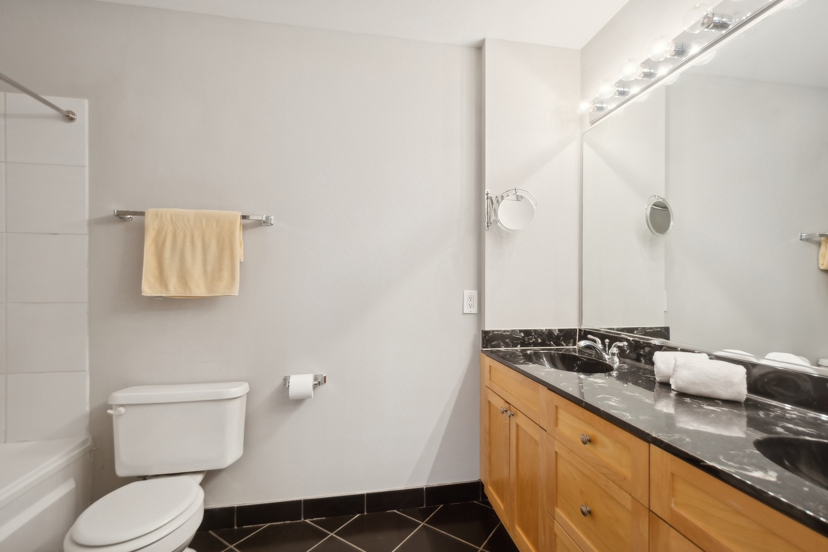 525 W Superior Street Unit: 530