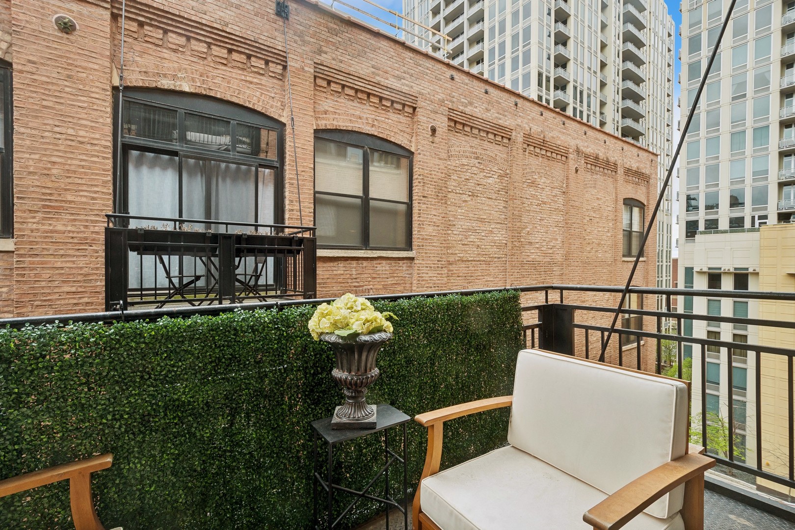 525 W Superior Street Unit: 530