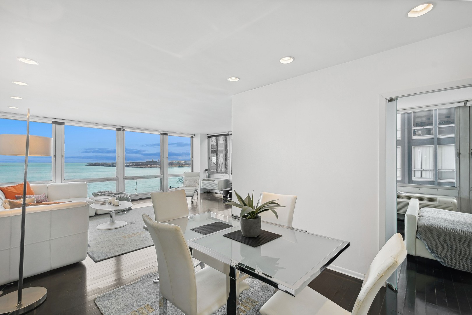 880 N Lake Shore Drive Unit: 5D