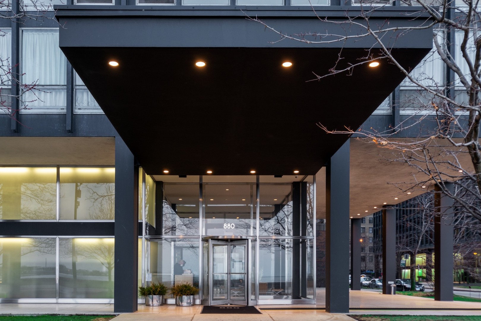 880 N Lake Shore Drive Unit: 5D