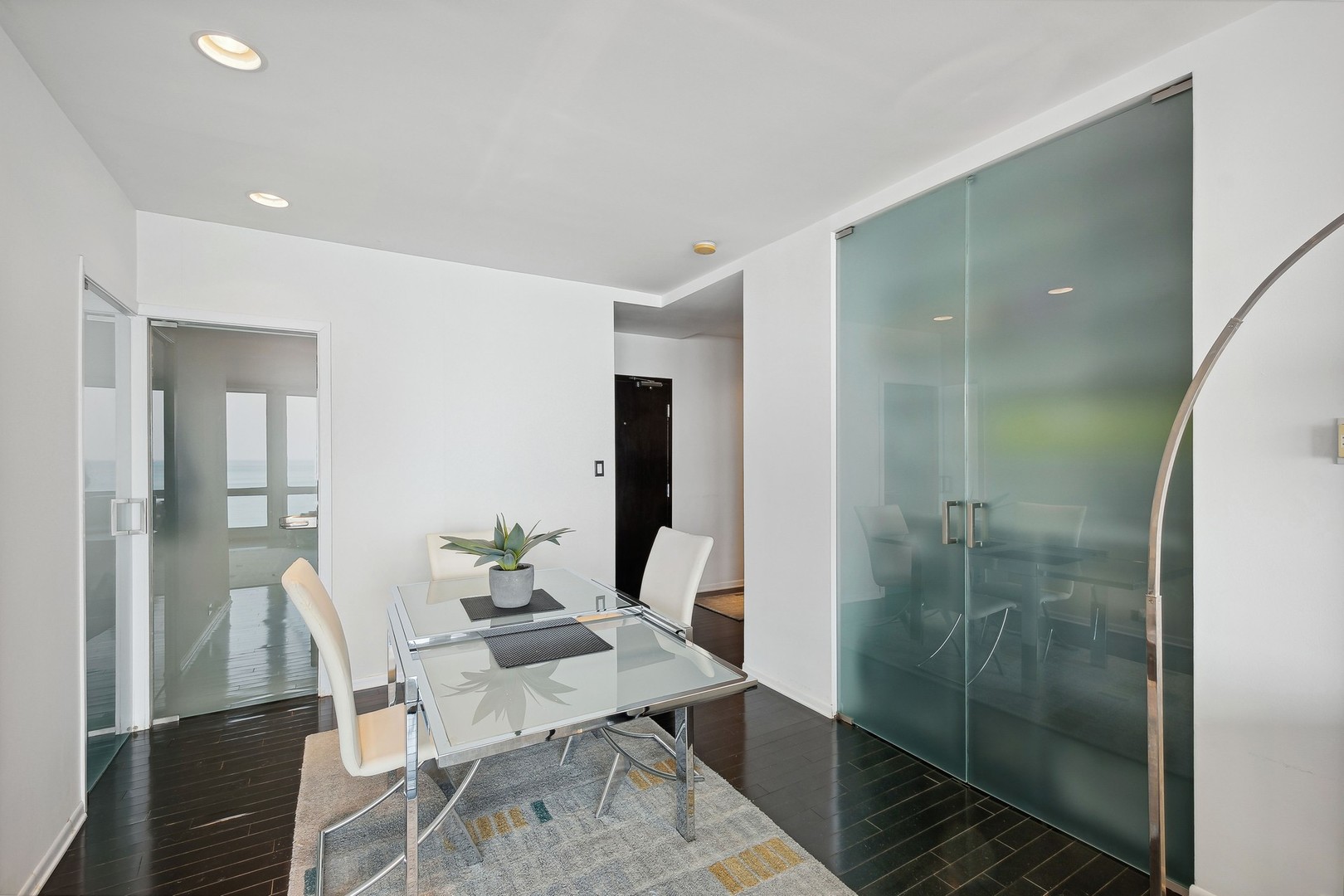 880 N Lake Shore Drive Unit: 5D