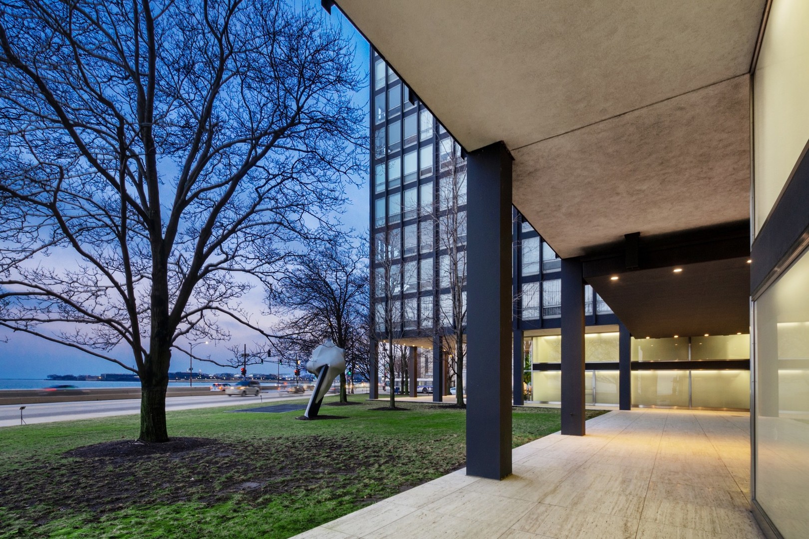 880 N Lake Shore Drive Unit: 5D