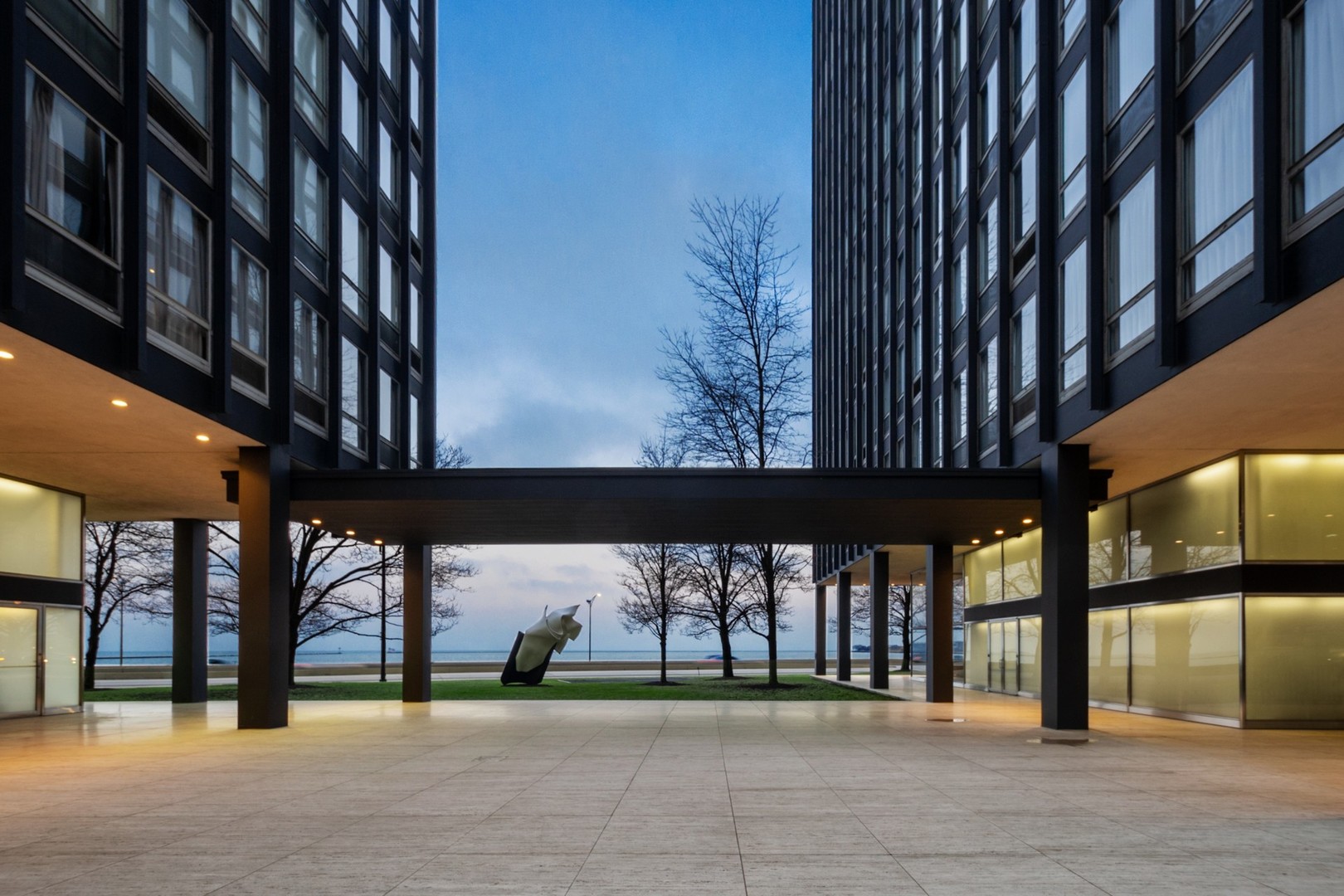 880 N Lake Shore Drive Unit: 5D