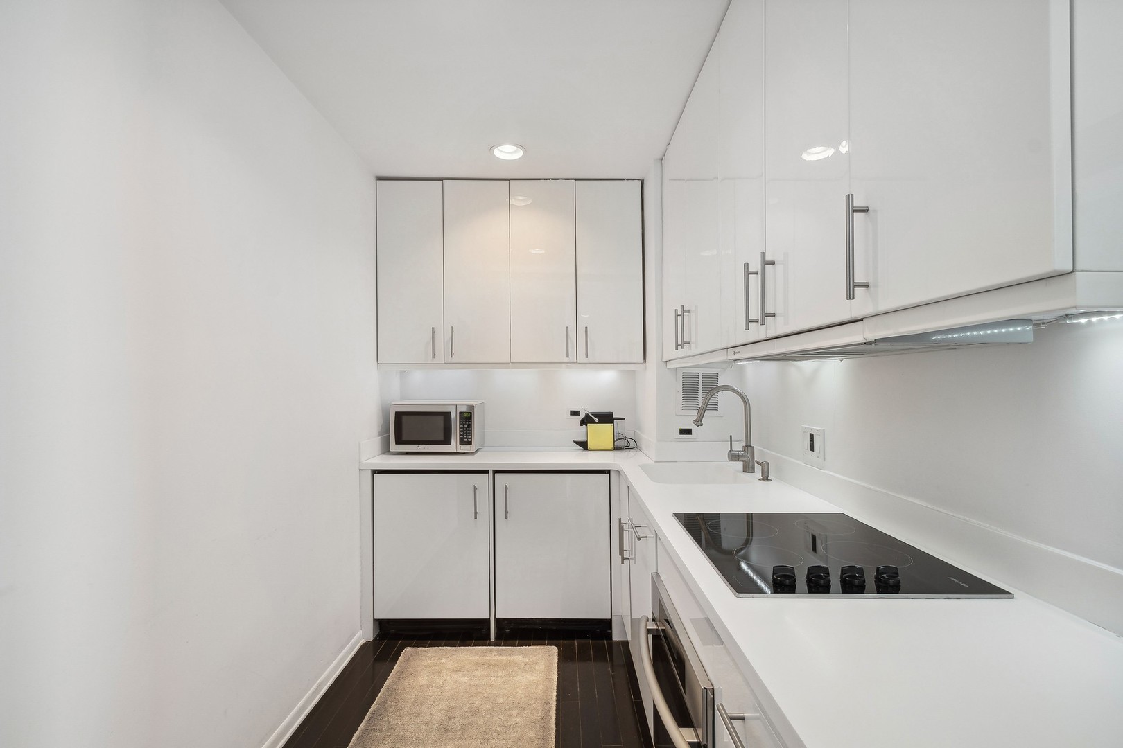 880 N Lake Shore Drive Unit: 5D