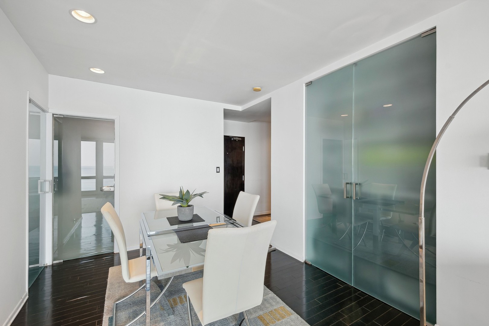 880 N Lake Shore Drive Unit: 5D