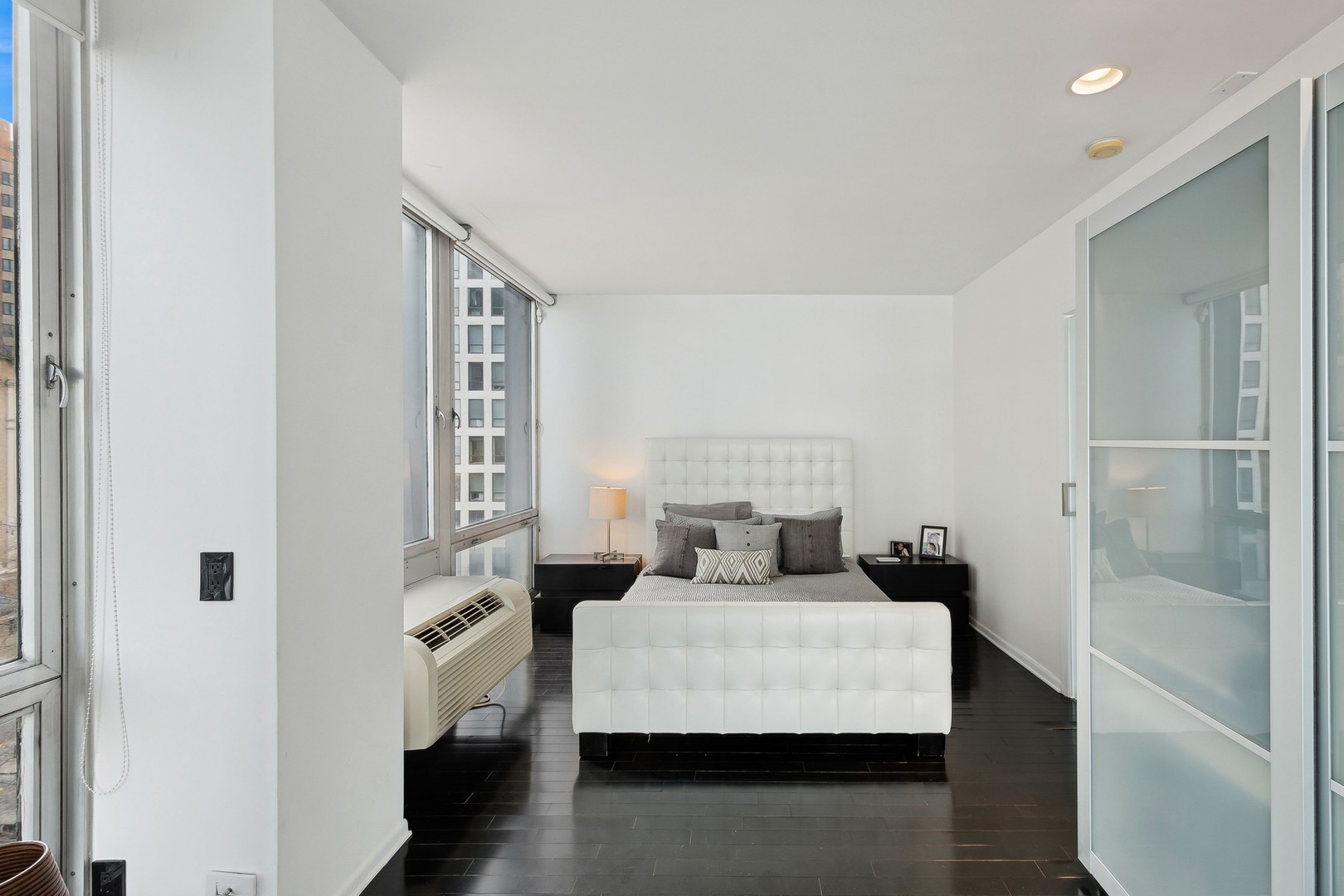 880 N Lake Shore Drive Unit: 5D