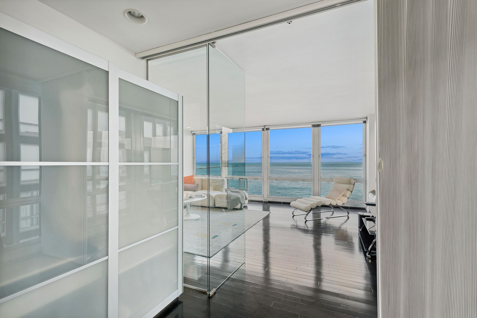 880 N Lake Shore Drive Unit: 5D