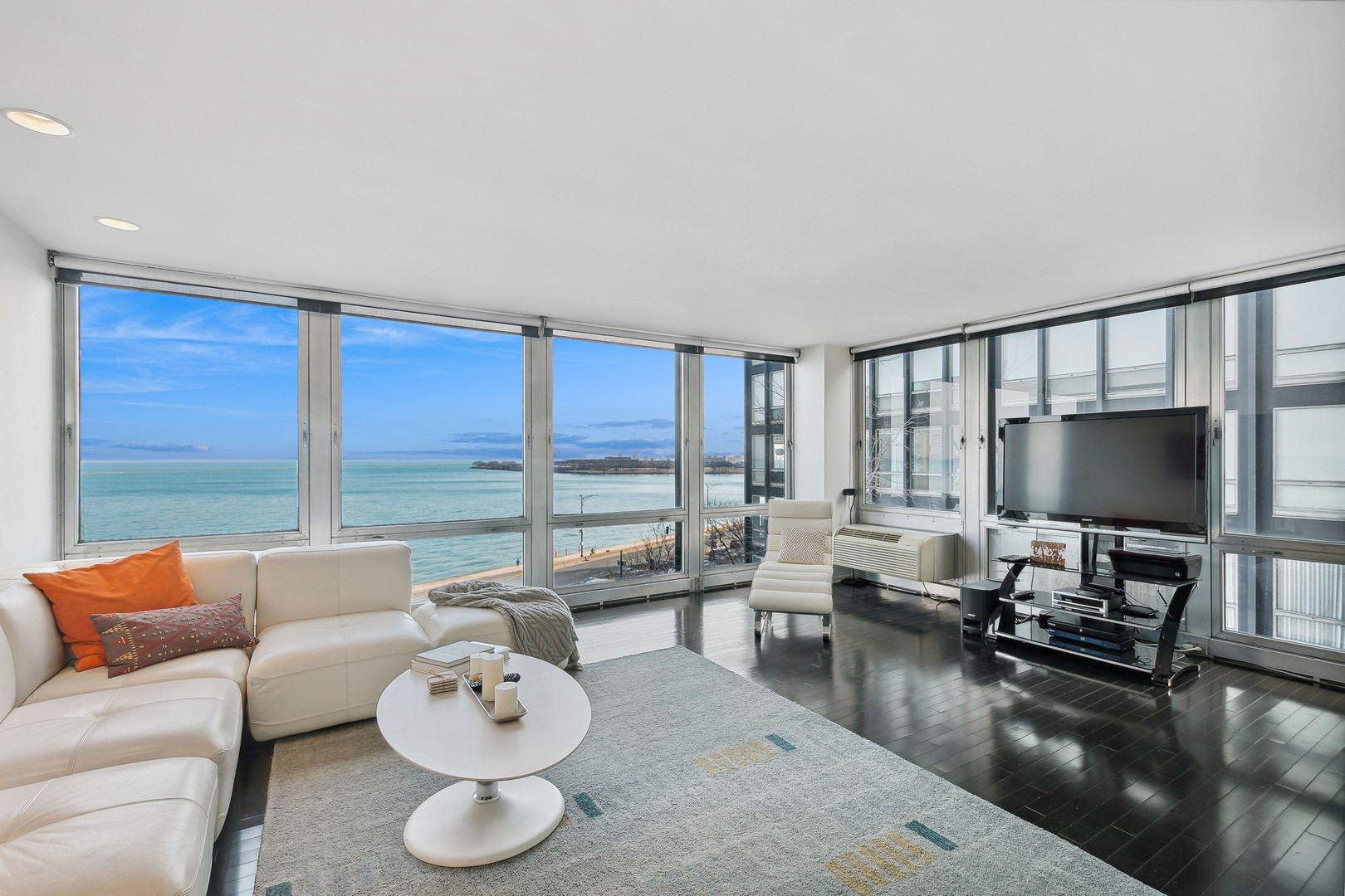 880 N Lake Shore Drive Unit: 5D