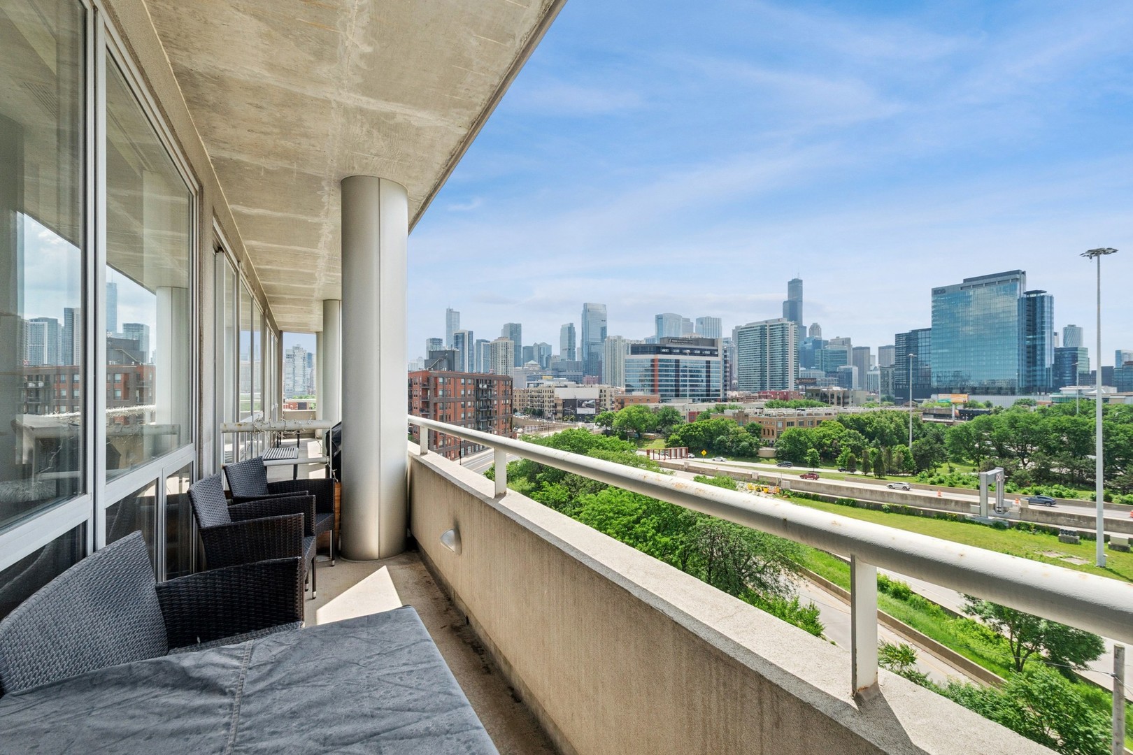 950 W Erie Street Unit: 702