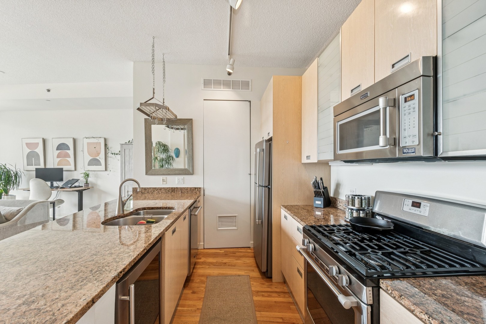 950 W Erie Street Unit: 702