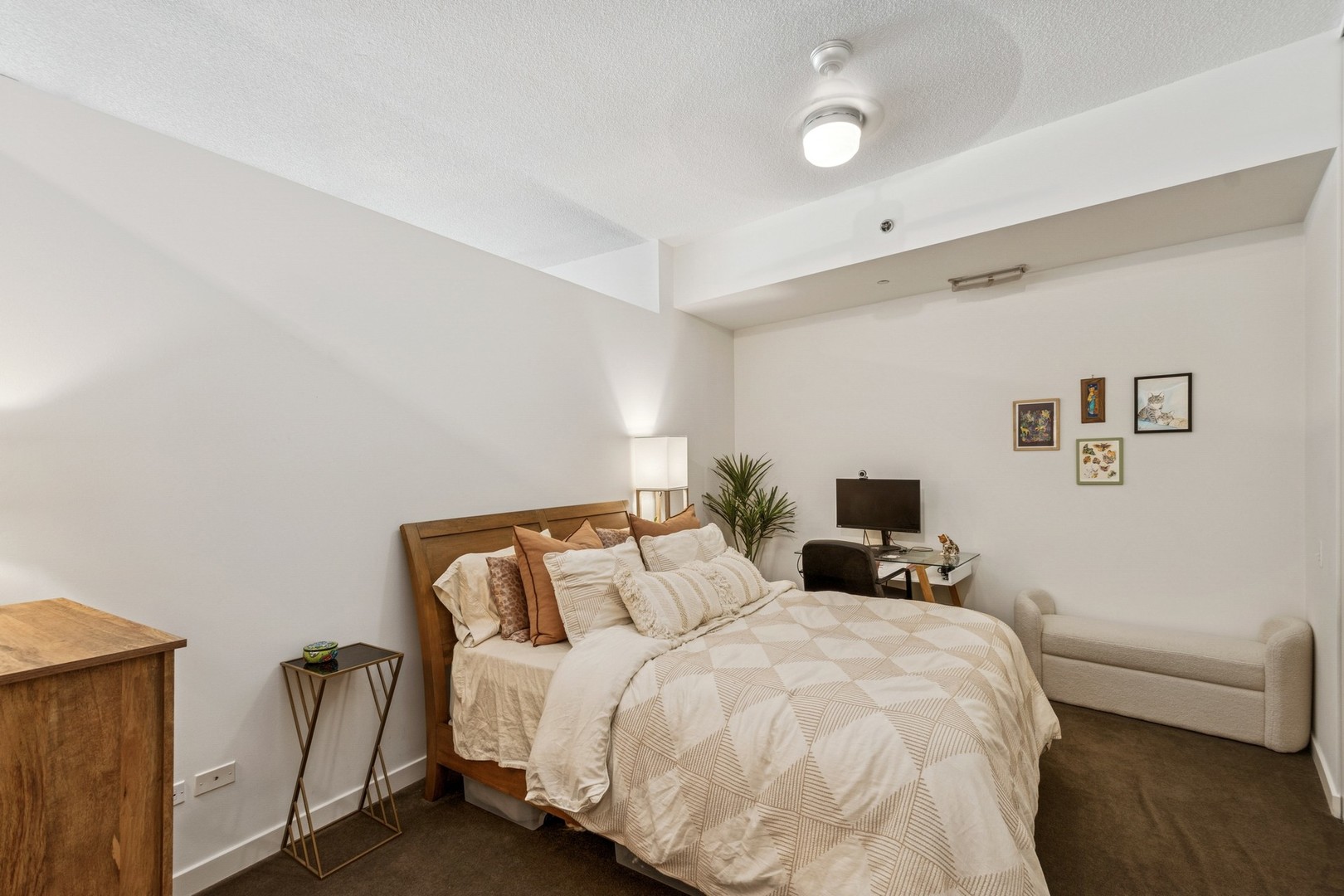 950 W Erie Street Unit: 702