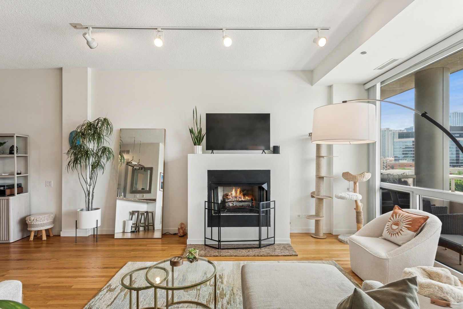 950 W Erie Street Unit: 702