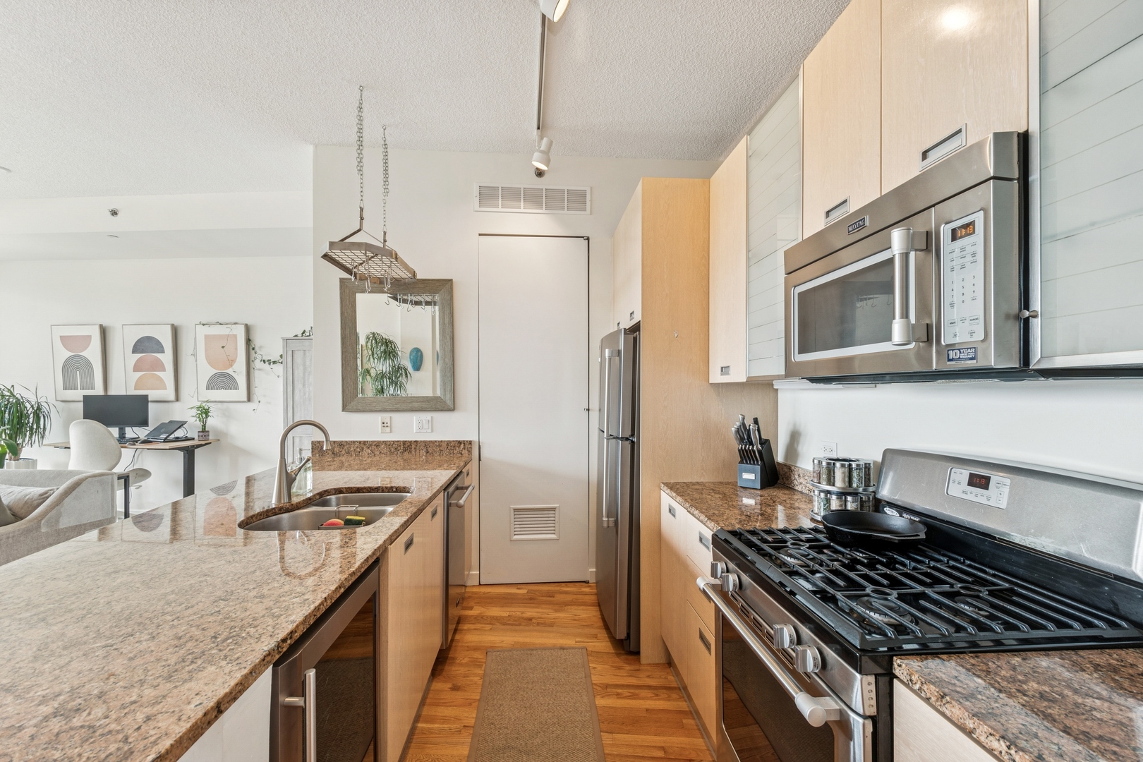 950 W Erie Street Unit: 702